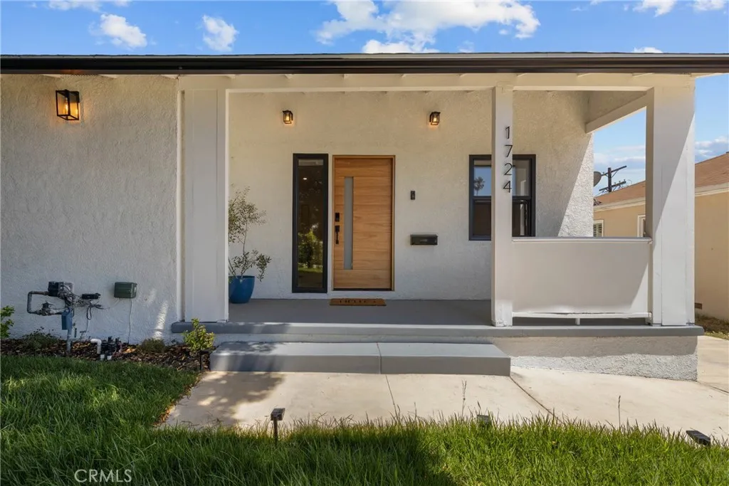 1724 S Fairfax, Los Angeles, California 90019 home-pic-2