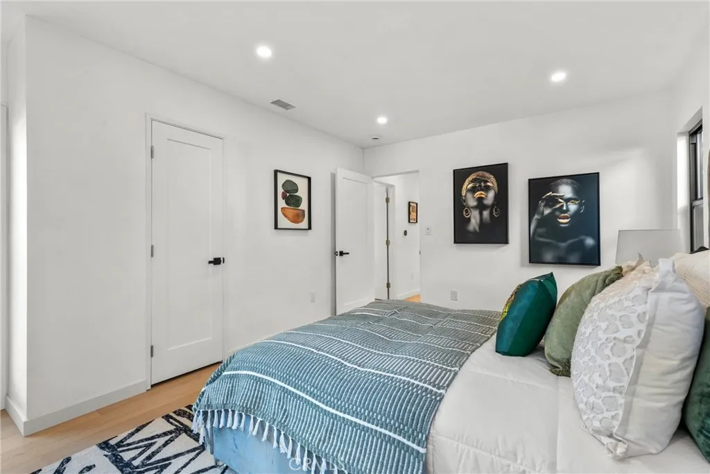 1724 S Fairfax, Los Angeles, California 90019 home-pic-10