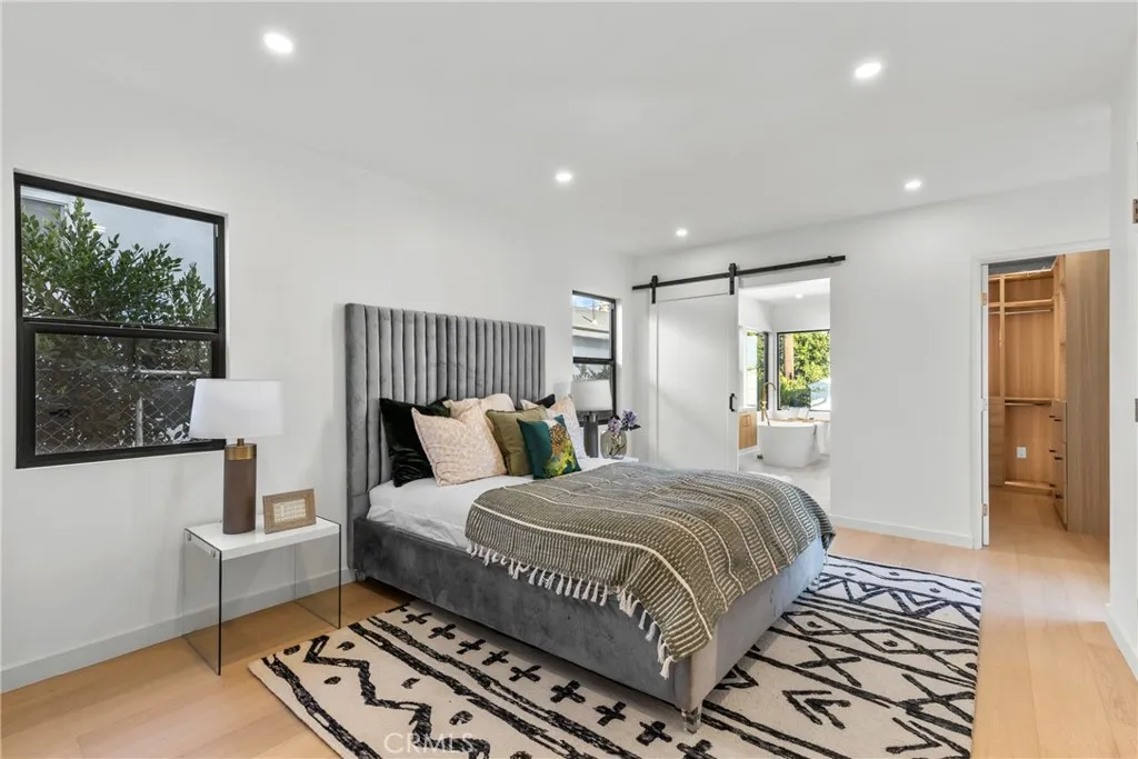 1724 S Fairfax, Los Angeles, California 90019 home-pic-9
