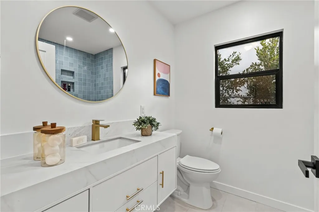 1724 S Fairfax, Los Angeles, California 90019 home-pic-15