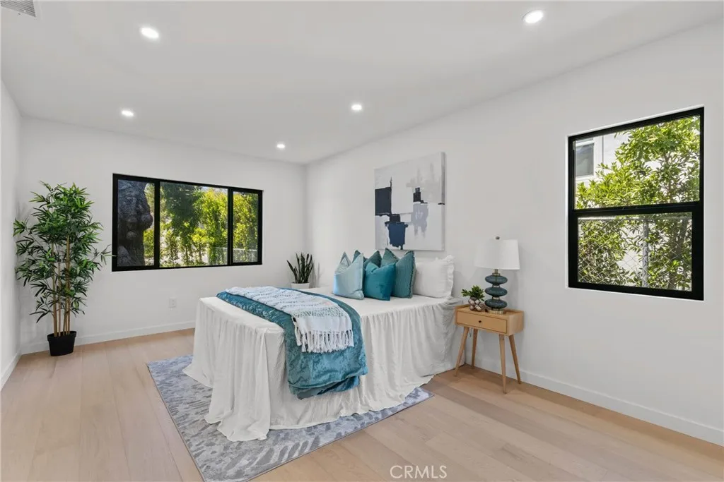 1724 S Fairfax, Los Angeles, California 90019 home-pic-8