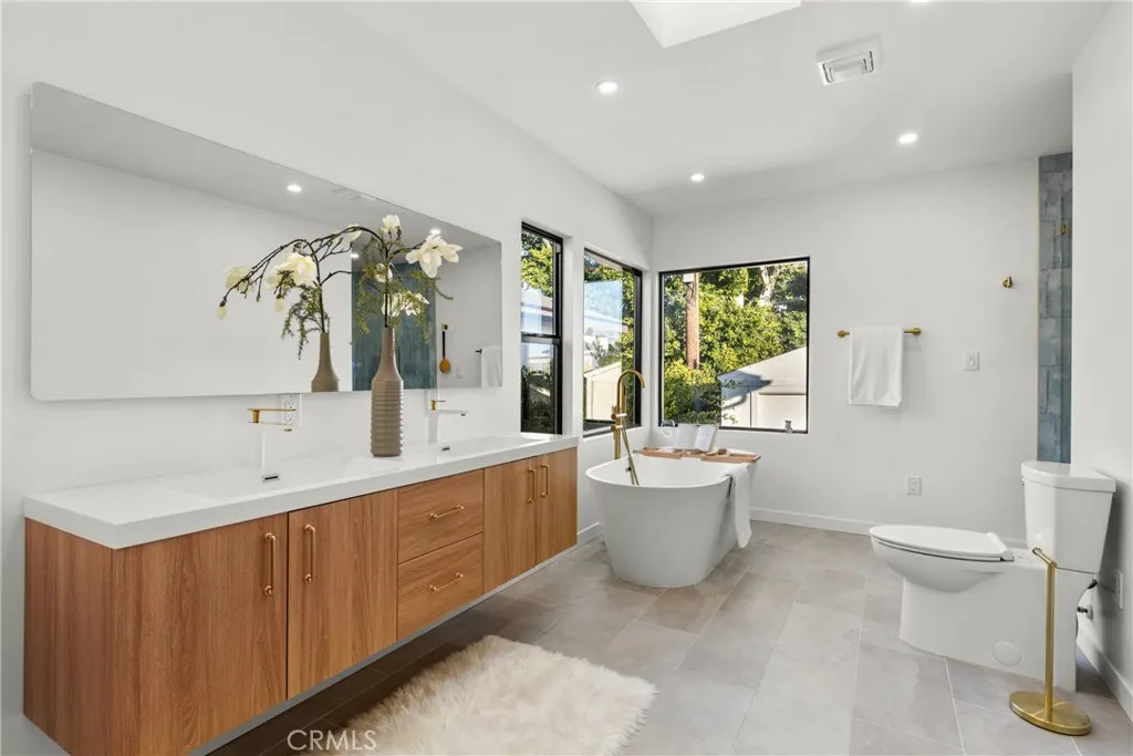 1724 S Fairfax, Los Angeles, California 90019 home-pic-11