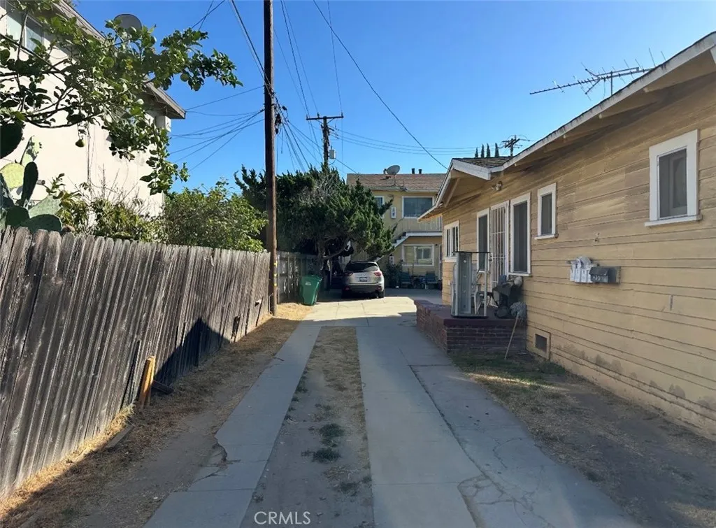 430 E Esther, Long Beach, California 90813 home-pic-1