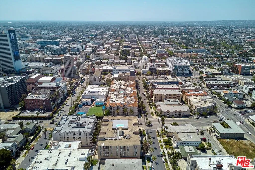 620 S Gramercy Place 301, Los Angeles, California 90005 home-pic-55