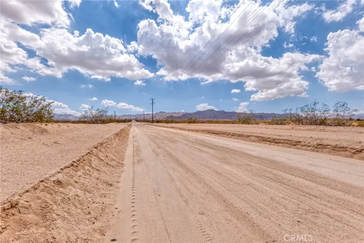 140 Mantonya Road, 29 Palms, California 92277