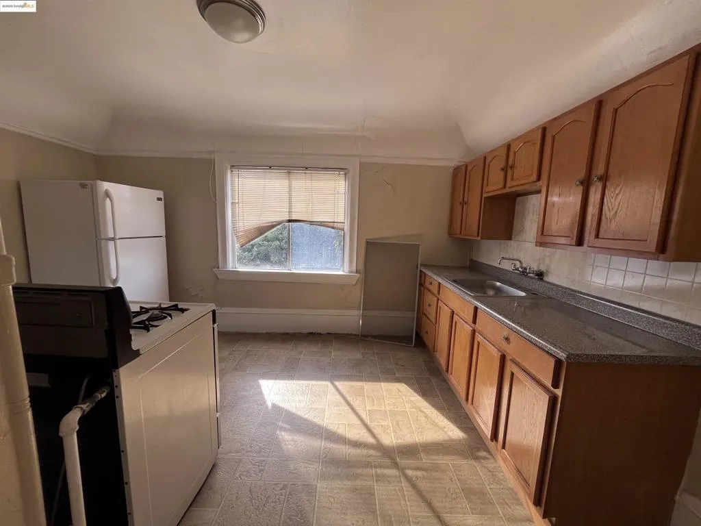 699 33rd St, Oakland, California 94609 home-pic-20