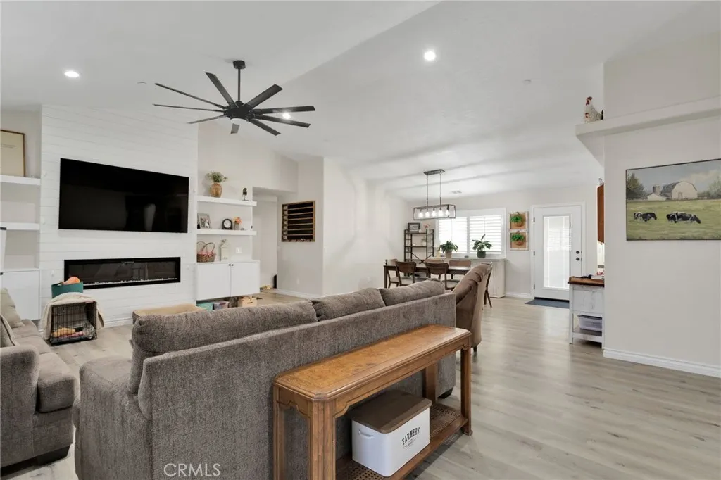 14825 Pela Road, Apple Valley, California 92307 home-pic-7