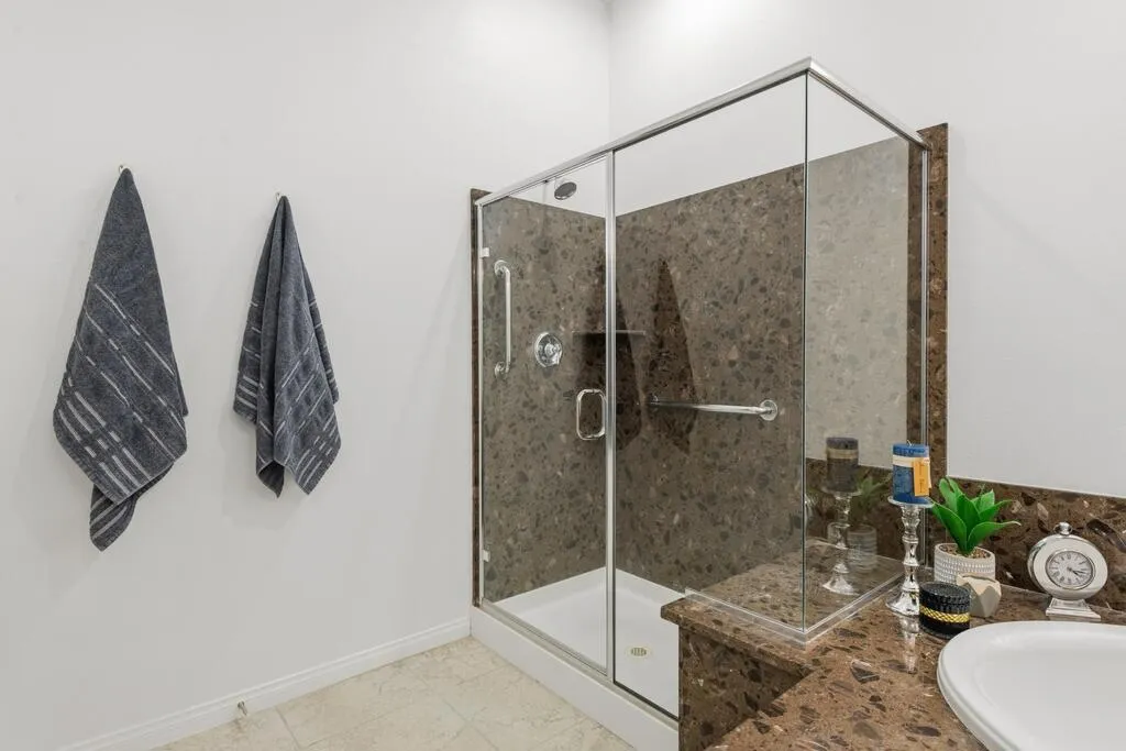 81585 Corte Valdemoro, Indio, California 92203 home-pic-17