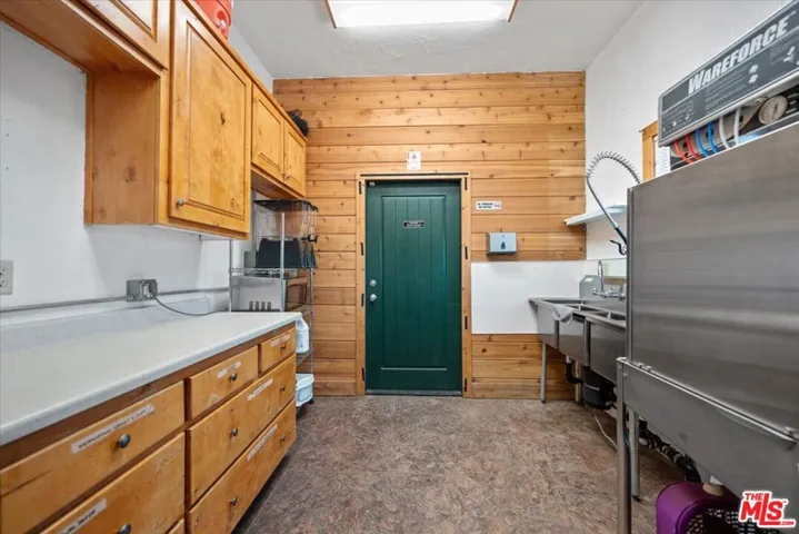 Barn Kitchen 2