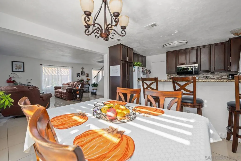 1193 Rachel Cir, Escondido, California 92026 home-pic-4