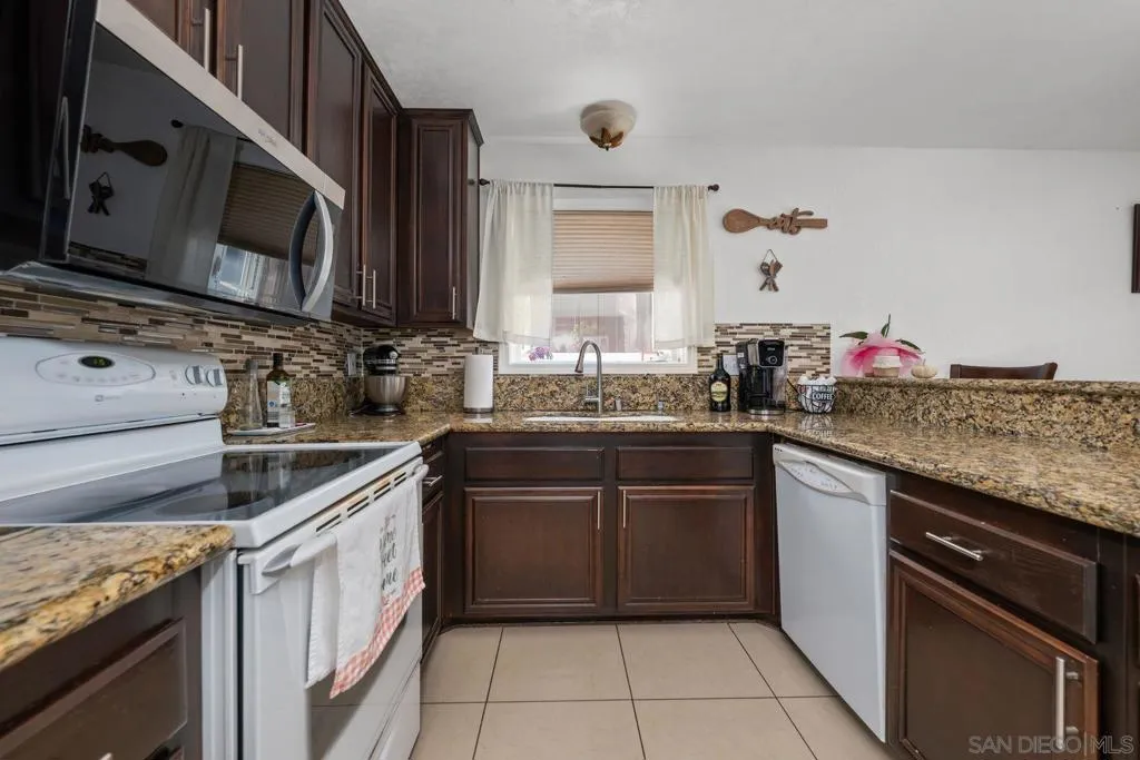 1193 Rachel Cir, Escondido, California 92026 home-pic-6