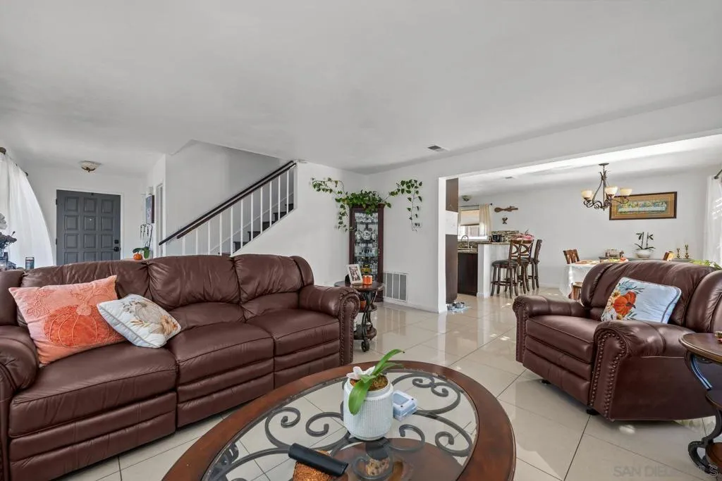1193 Rachel Cir, Escondido, California 92026 home-pic-5