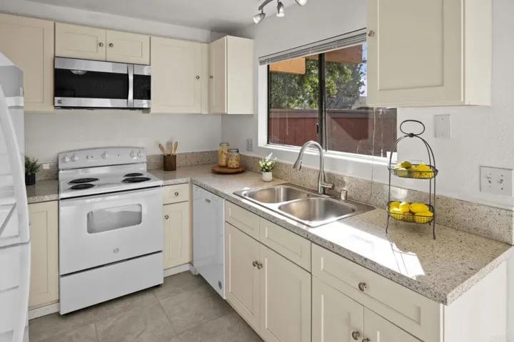 9450 Gold Coast Drive A-10, Mira Mesa, California 92126