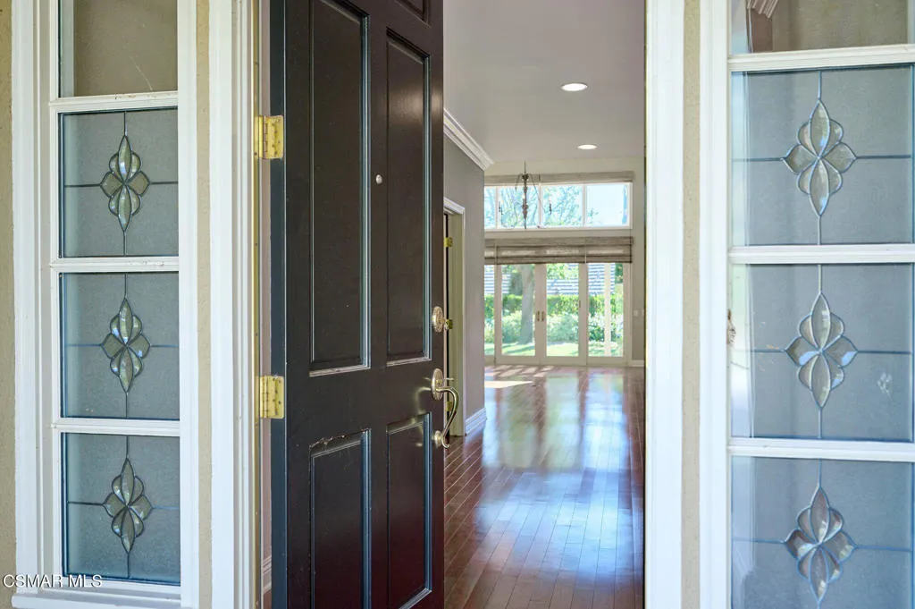 1668 Abbotsbury Street, Lake Sherwood, California 91361 home-pic-2