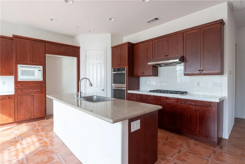 750 Charleston Drive, Claremont, California 91711 home-pic-16