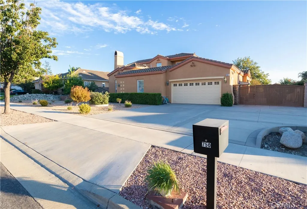 750 Charleston Drive, Claremont, California 91711 home-pic-2