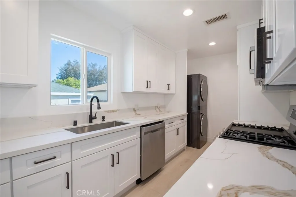 7961 Apperson Street, Sunland, California 91040 home-pic-10