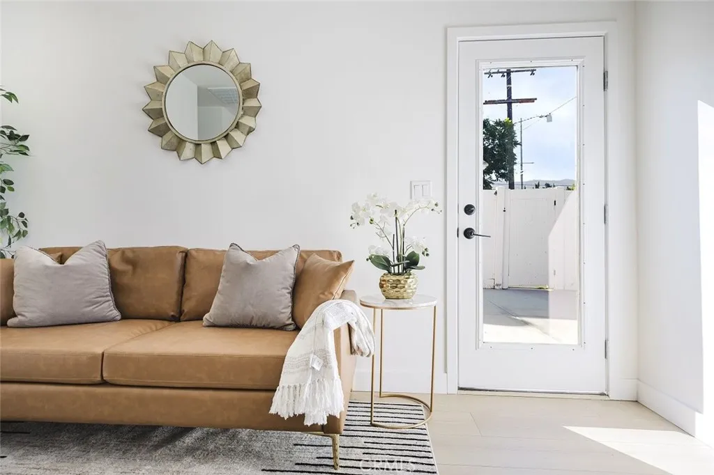 7961 Apperson Street, Sunland, California 91040 home-pic-34