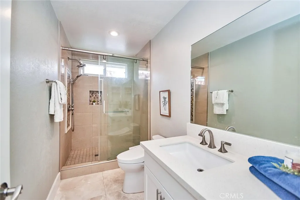 1860 Brooke, Fullerton, California 92833 home-pic-32