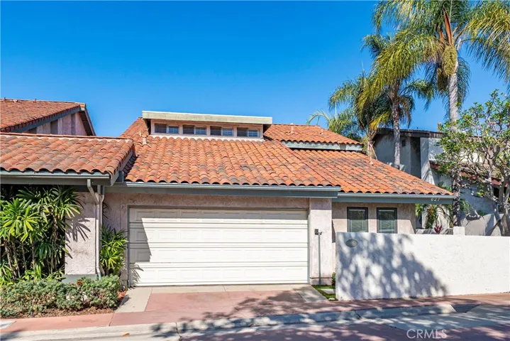 Front of home with 2 car garage