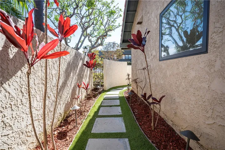 627 Avery Place, Long Beach, California 90807