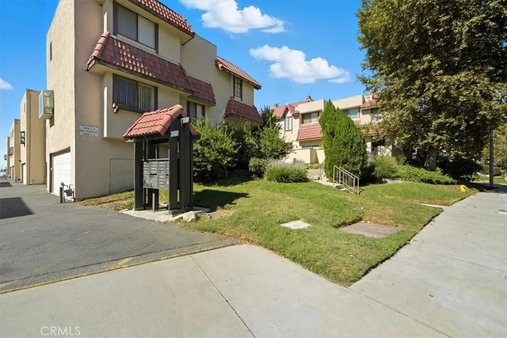 27617 Nugget, Canyon Country, California 91387 home-pic-1