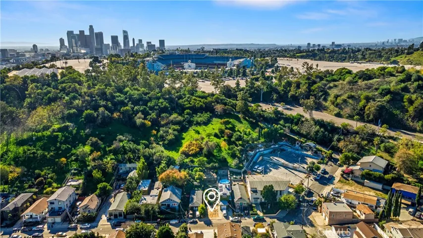White pin depicts Vacant Lot