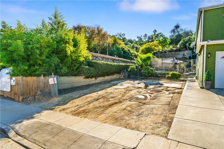 REAR OF PROPERTY EXTENDS ALL THE BACK TO 2ND FLAT ELEVATION & CHAIN LINK FENCE.