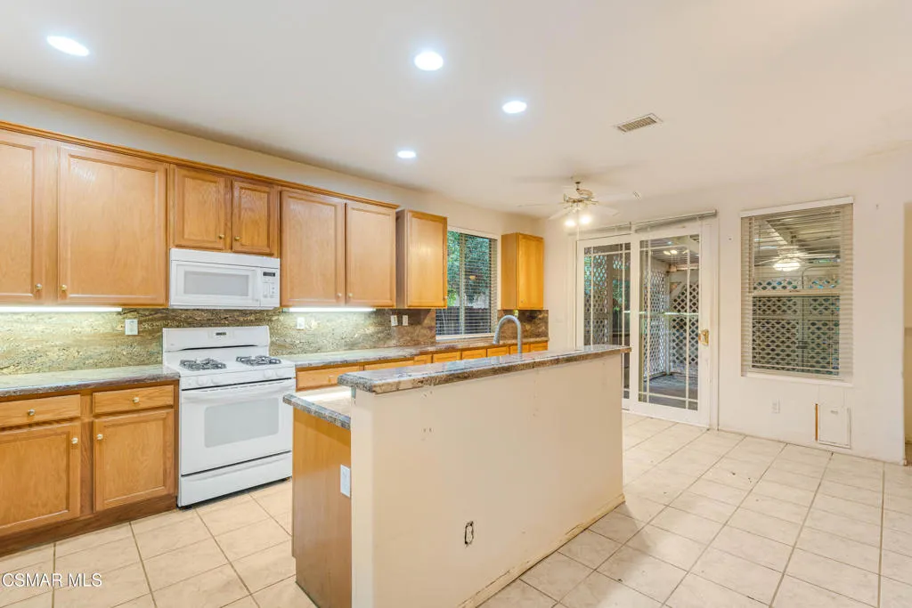 3160 China Fir Place, Simi Valley, California 93065 home-pic-8