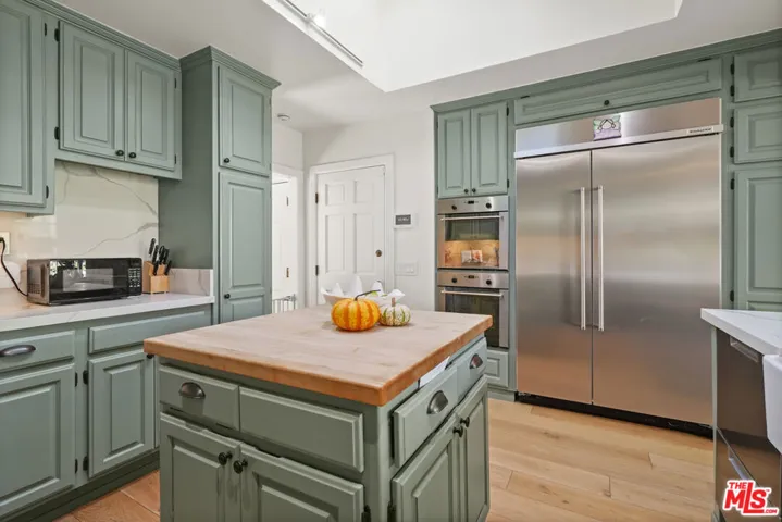 6052 Merritt Drive, Malibu, California 90265