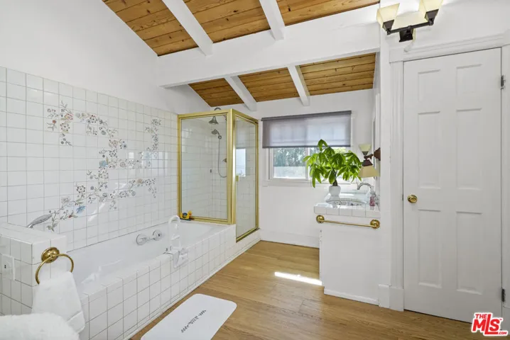 6052 Merritt Drive, Malibu, California 90265