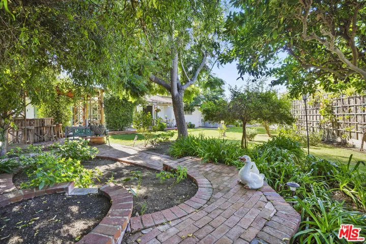 6052 Merritt Drive, Malibu, California 90265