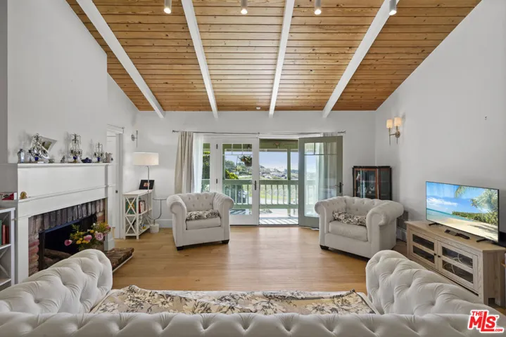 6052 Merritt Drive, Malibu, California 90265
