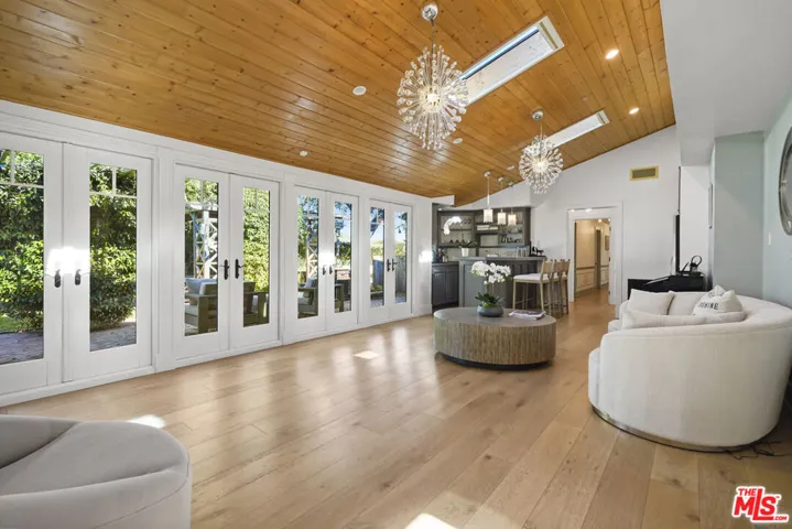 6052 Merritt Drive, Malibu, California 90265