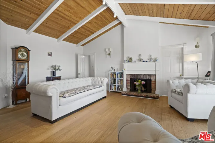 6052 Merritt Drive, Malibu, California 90265