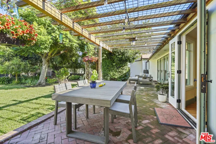 6052 Merritt Drive, Malibu, California 90265