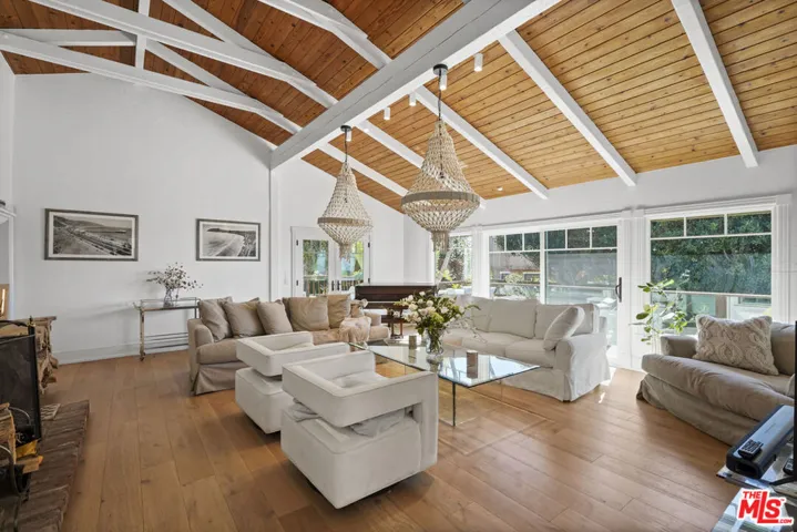 6052 Merritt Drive, Malibu, California 90265