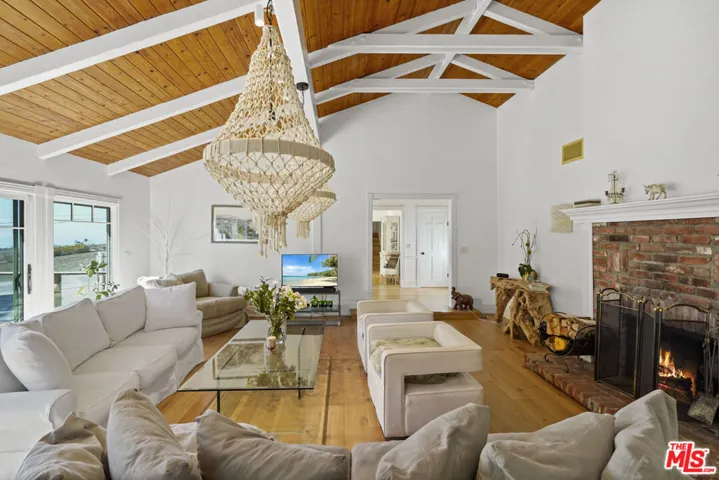 6052 Merritt Drive, Malibu, California 90265