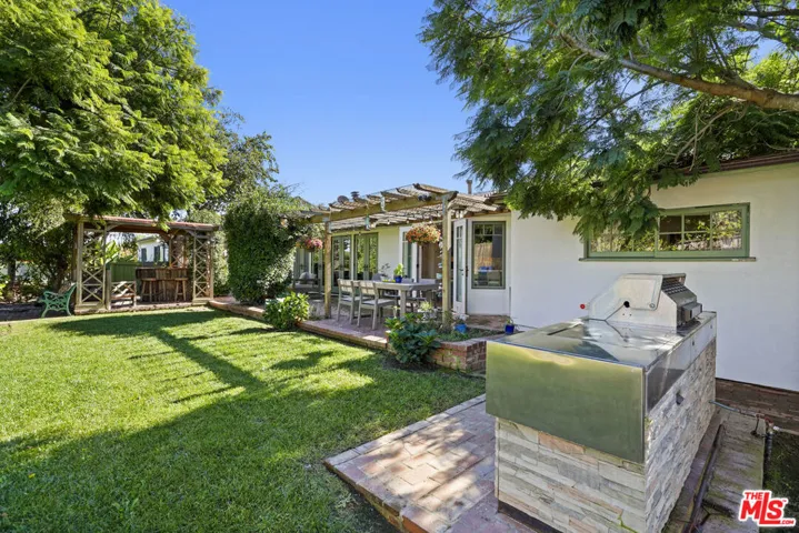 6052 Merritt Drive, Malibu, California 90265