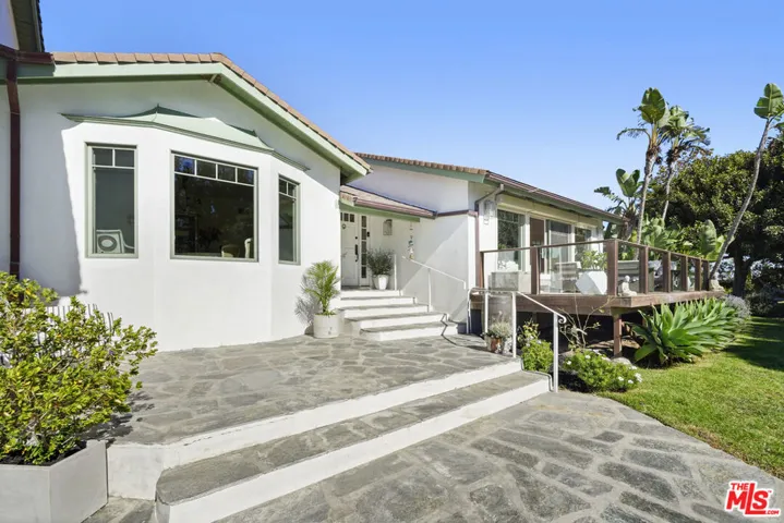 6052 Merritt Drive, Malibu, California 90265