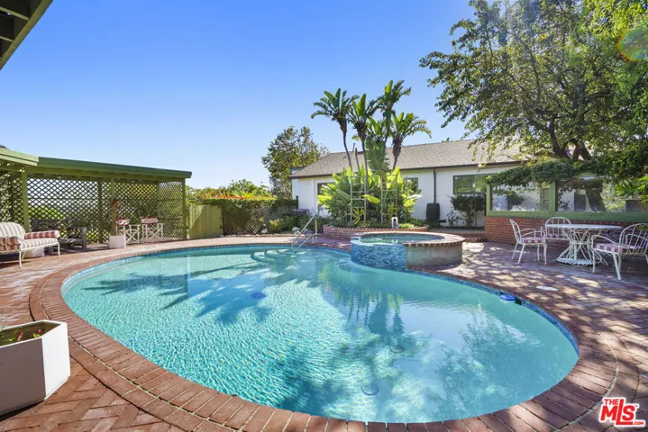 6052 Merritt Drive, Malibu, California 90265