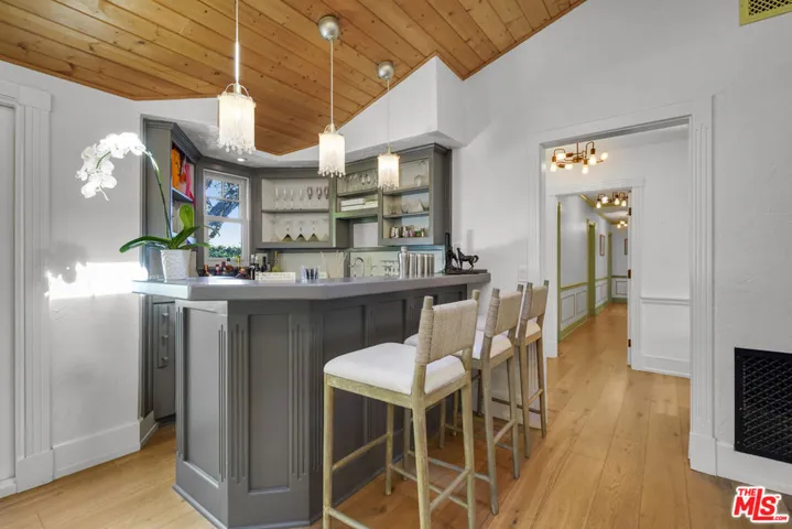 6052 Merritt Drive, Malibu, California 90265