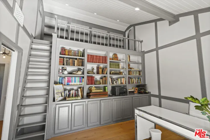 6052 Merritt Drive, Malibu, California 90265