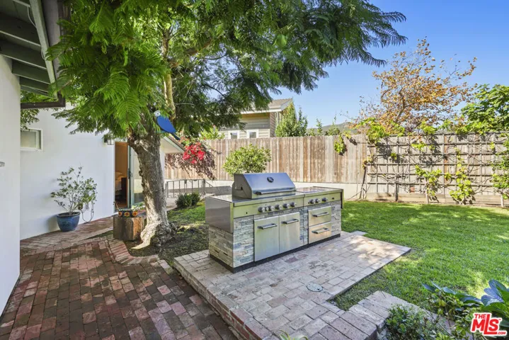 6052 Merritt Drive, Malibu, California 90265