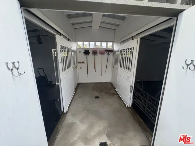 6052 Merritt Drive, Malibu, California 90265