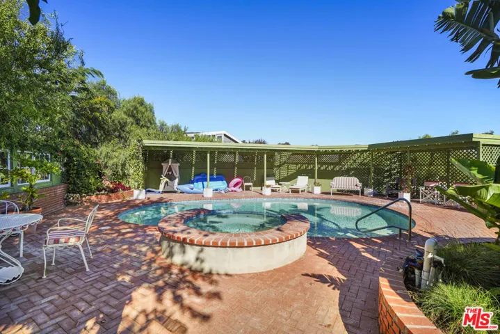 6052 Merritt Drive, Malibu, California 90265