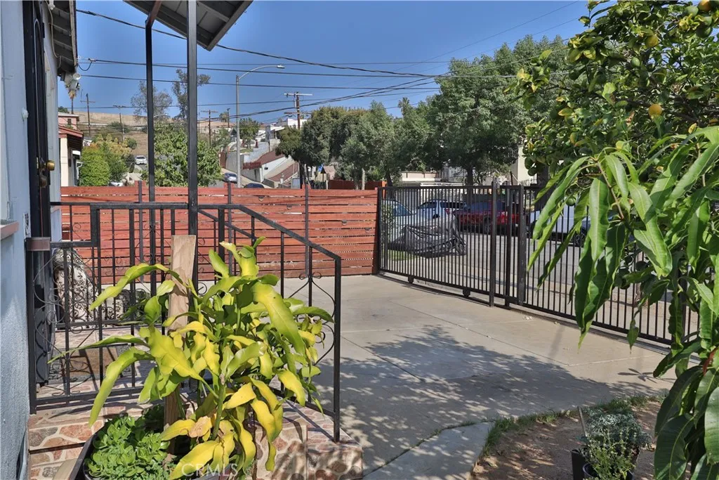 1149 Camulos, Los Angeles, California 90023 home-pic-3