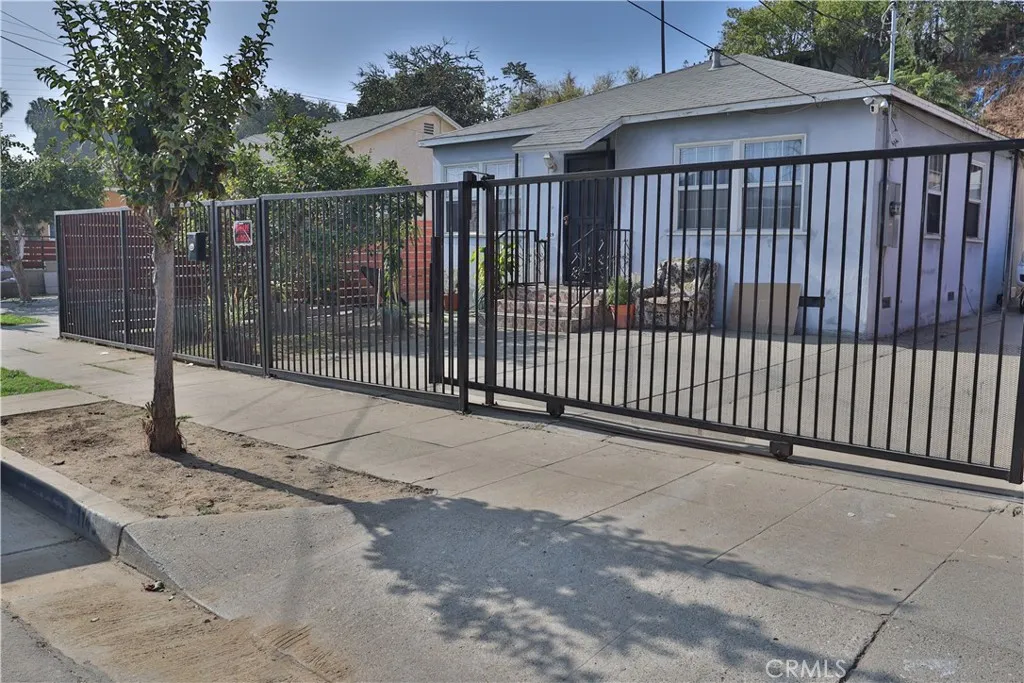 1149 Camulos, Los Angeles, California 90023 home-pic-1