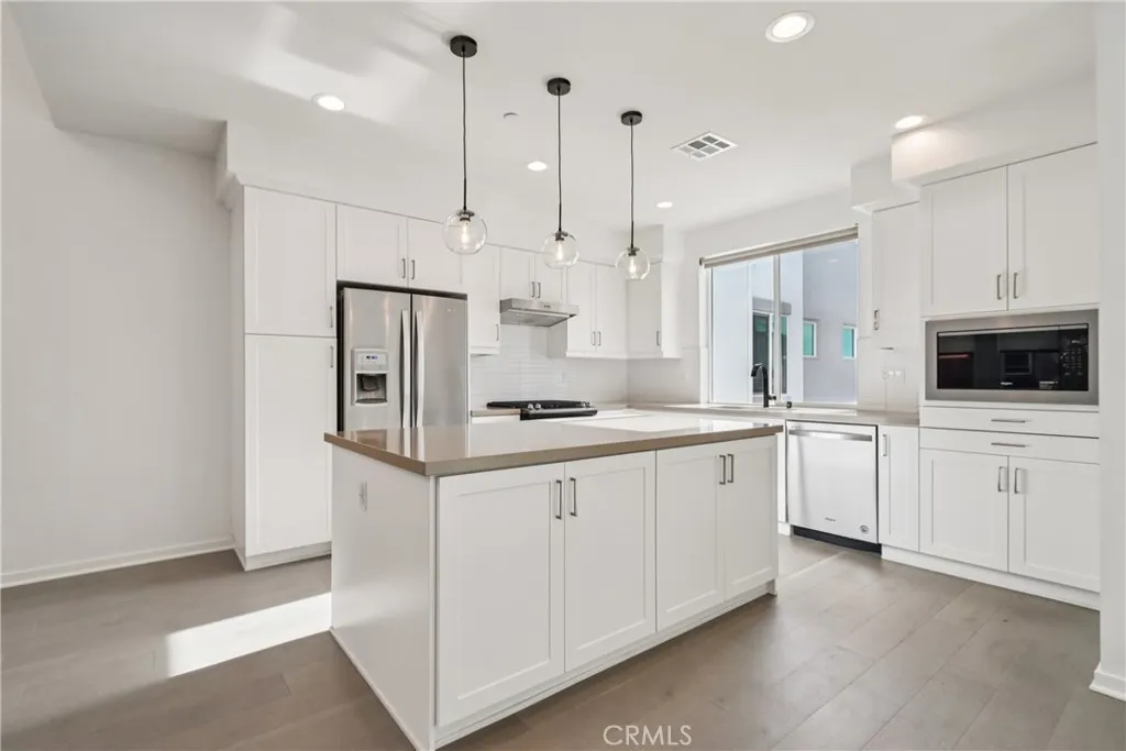 170 Fable, Irvine, California 92618 home-pic-2
