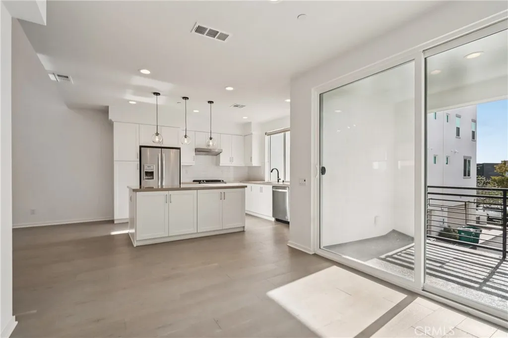 170 Fable, Irvine, California 92618 home-pic-3
